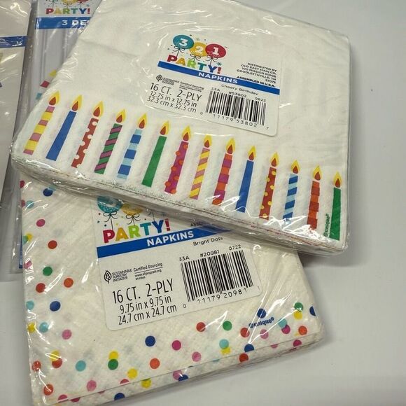 D29   Party Decorations- 7 piece Rainbow party decor - balloons, napkins, garlan - Picture 4 of 5